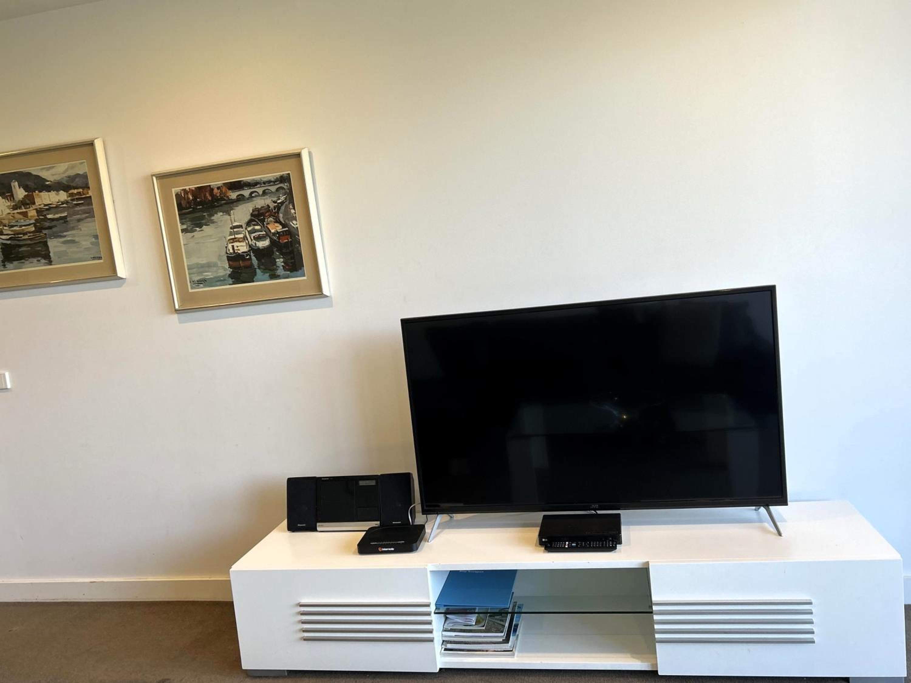 PROMENADE TOWERS 3 Bedroom Apartment with Bay Views on the Geelong Waterfront - 403