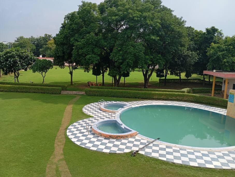 7BR Farmhouse Wid Private Pool by Especial Rentals view 2