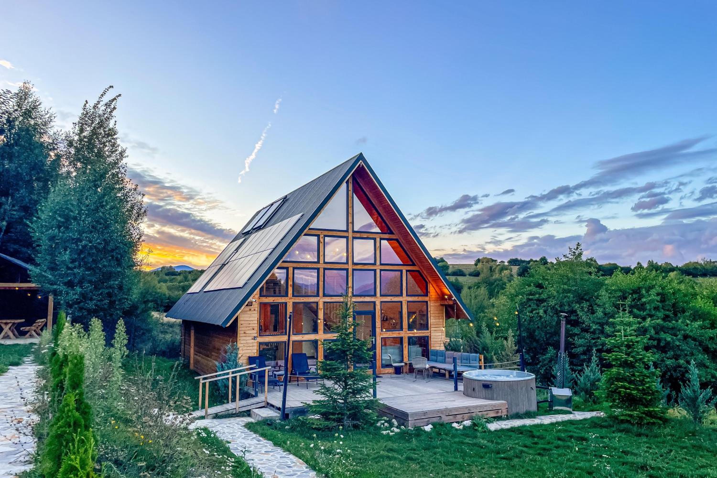 Cabana Timbernest & Hot Tubs