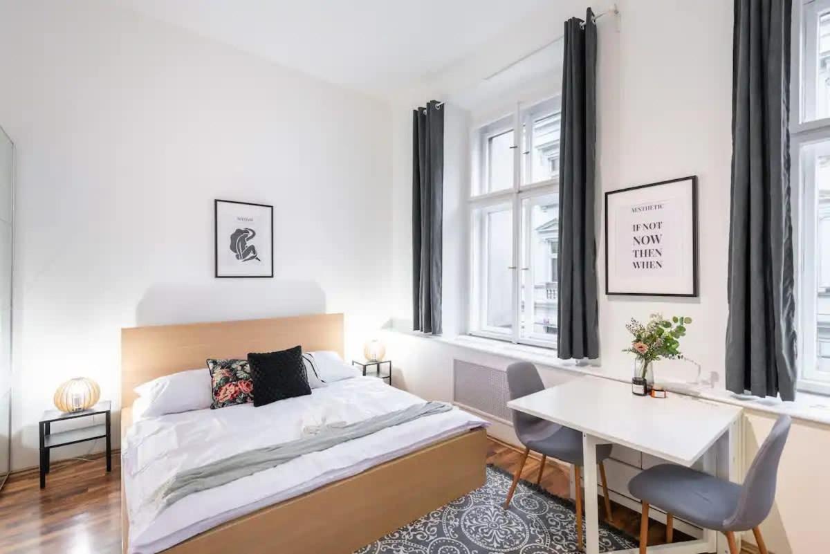 Friendly Studio for Two Old Town