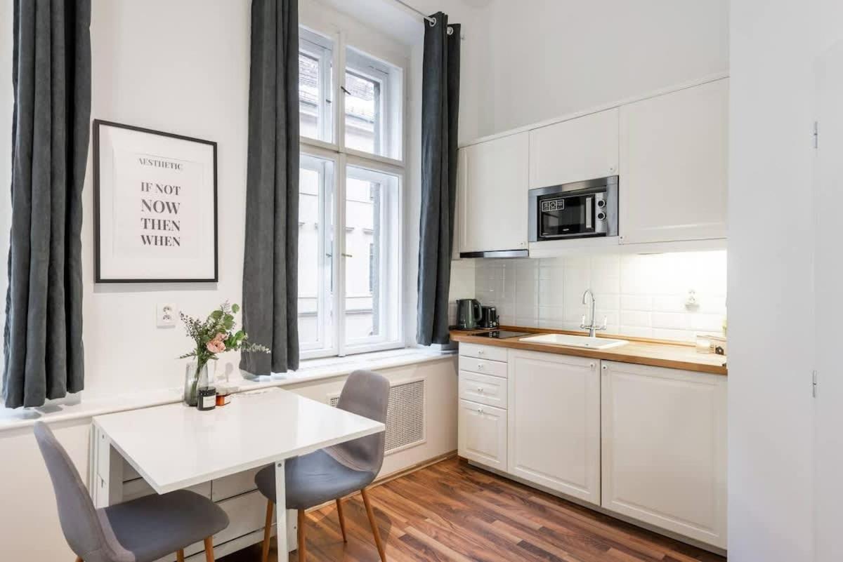 Friendly Studio for Two Old Town