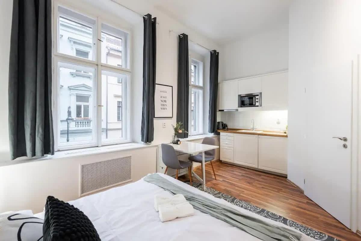 Friendly Studio for Two Old Town