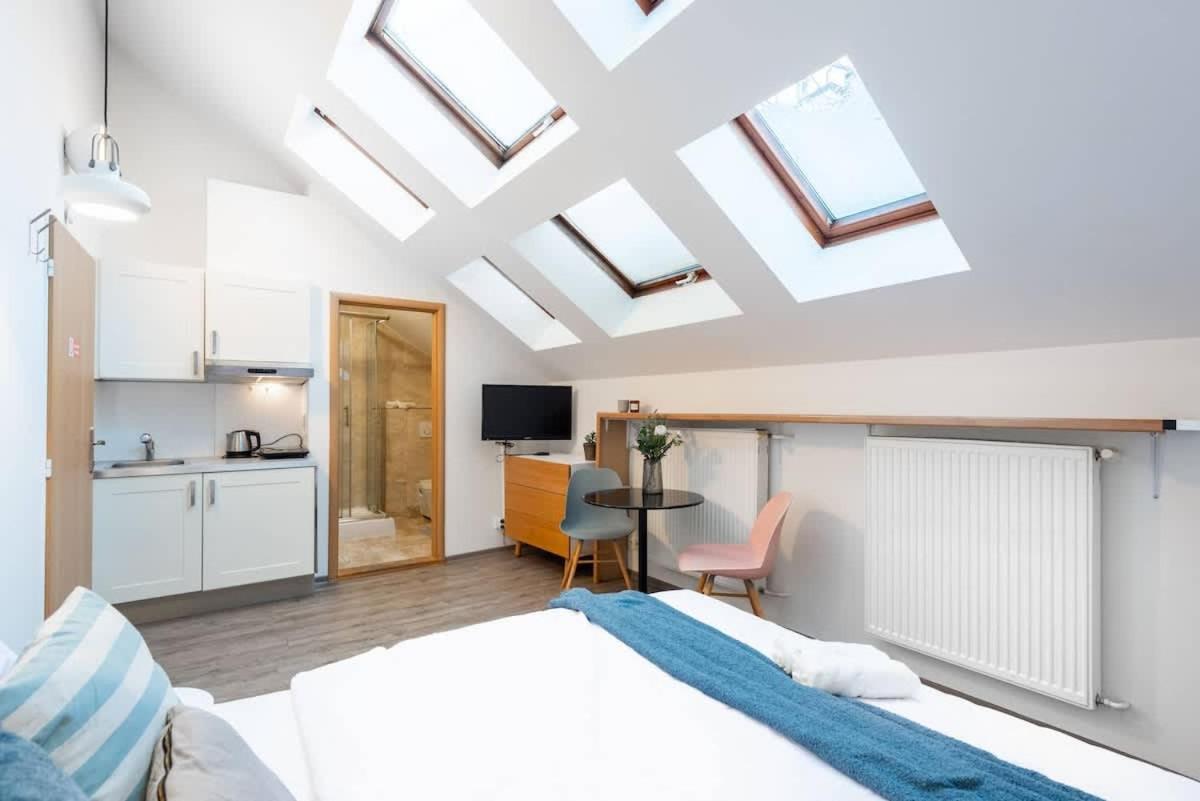 Delightful Old Town Studio