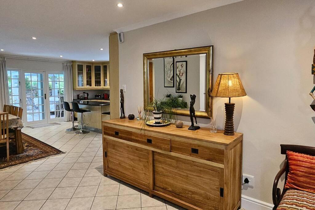 Large 3 x Bedroom Garden Oasis! view 5