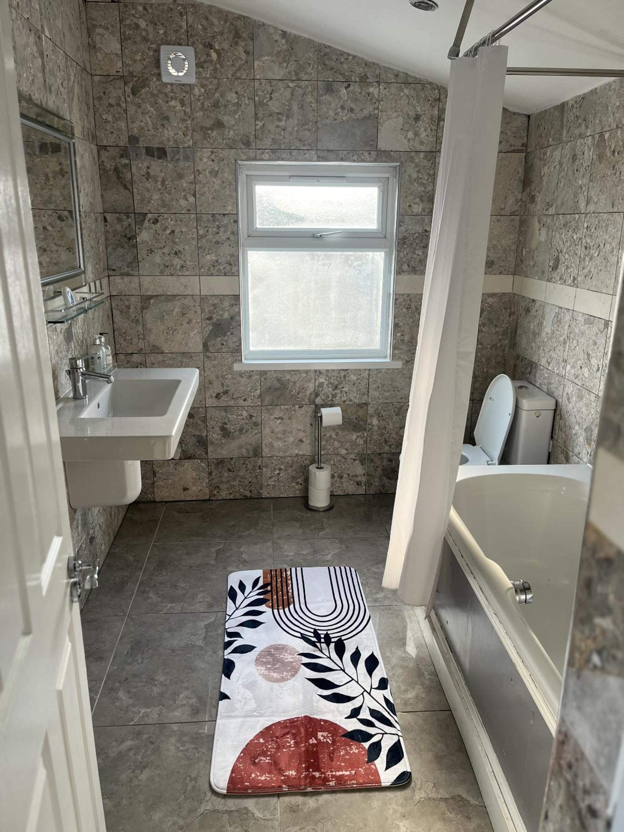 The Spacious Stay Stratford