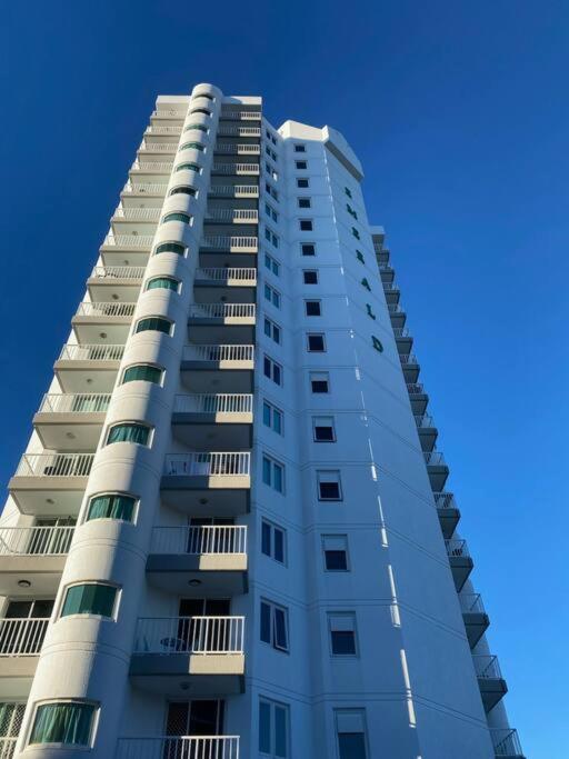 Surfers Paradise Penthouse & Rooftop with city views