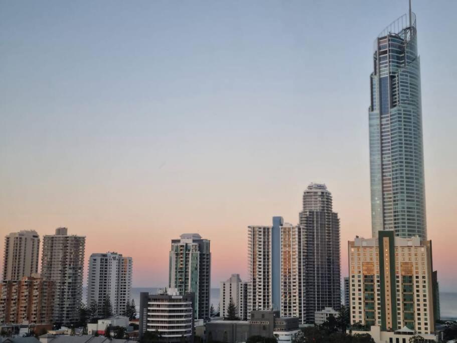 Surfers Paradise Penthouse & Rooftop with city views
