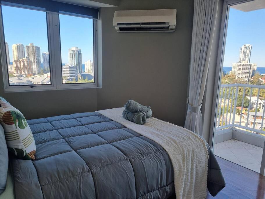 Surfers Paradise Penthouse & Rooftop with city views