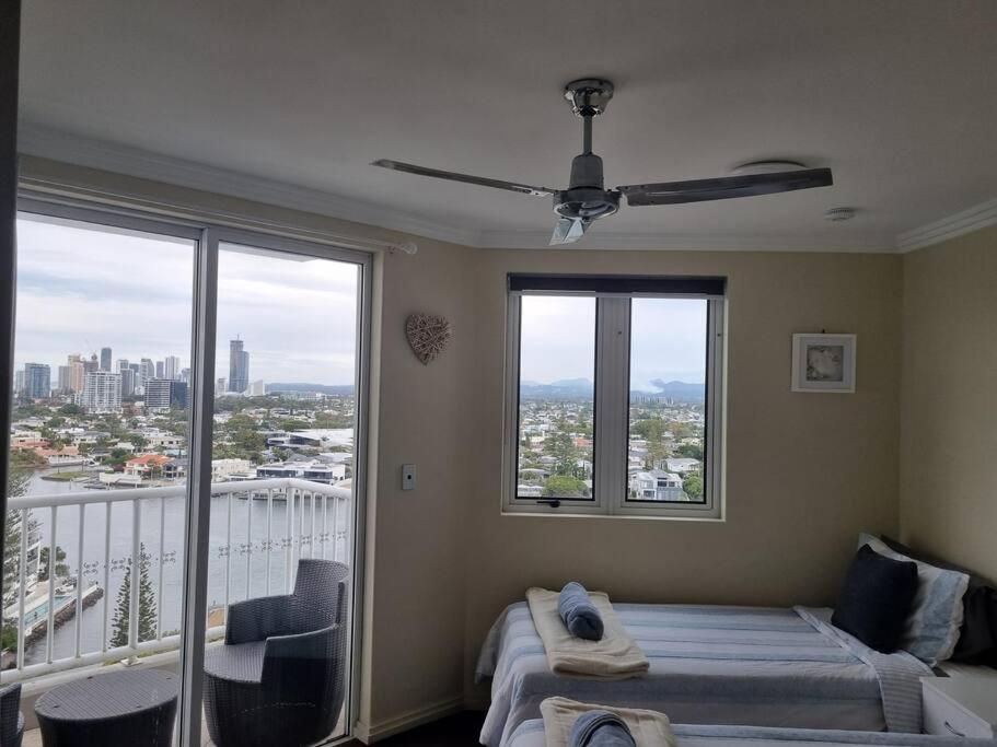Surfers Paradise Penthouse & Rooftop with city views