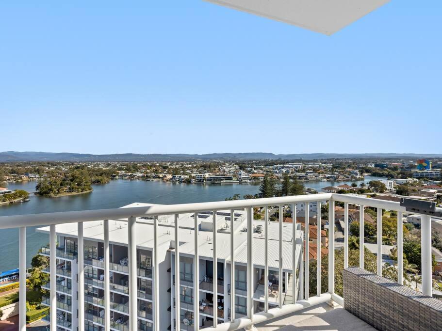Surfers Paradise Penthouse & Rooftop with city views