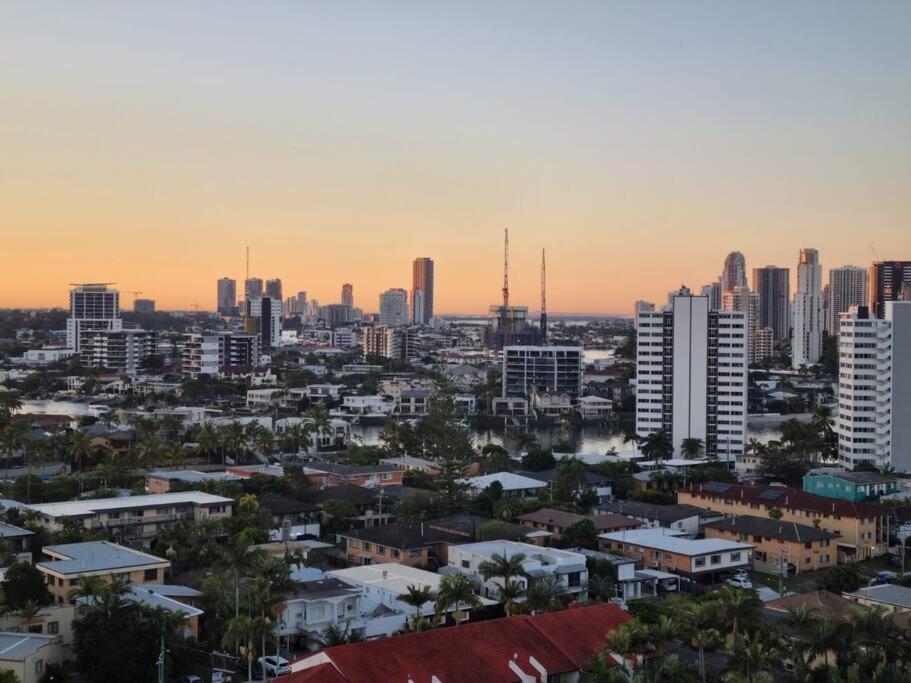 Surfers Paradise Penthouse & Rooftop with city views