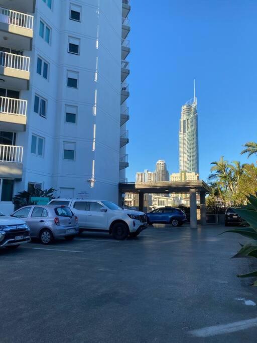 Surfers Paradise Penthouse & Rooftop with city views