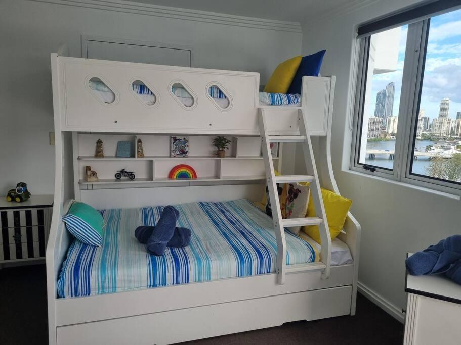 Surfers Paradise Penthouse & Rooftop with city views