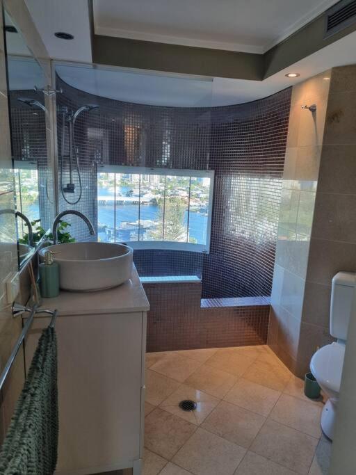Surfers Paradise Penthouse & Rooftop with city views