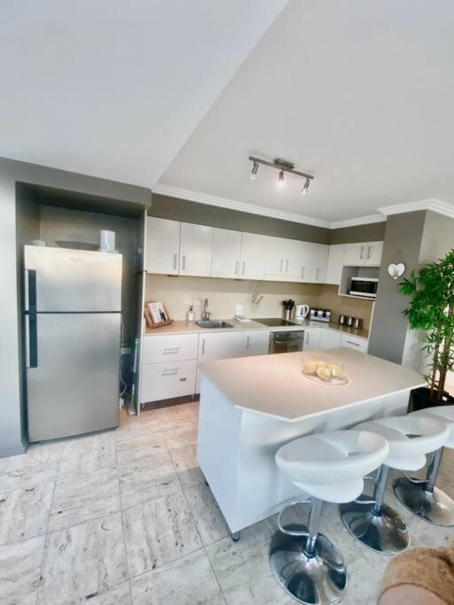 Surfers Paradise Penthouse & Rooftop with city views