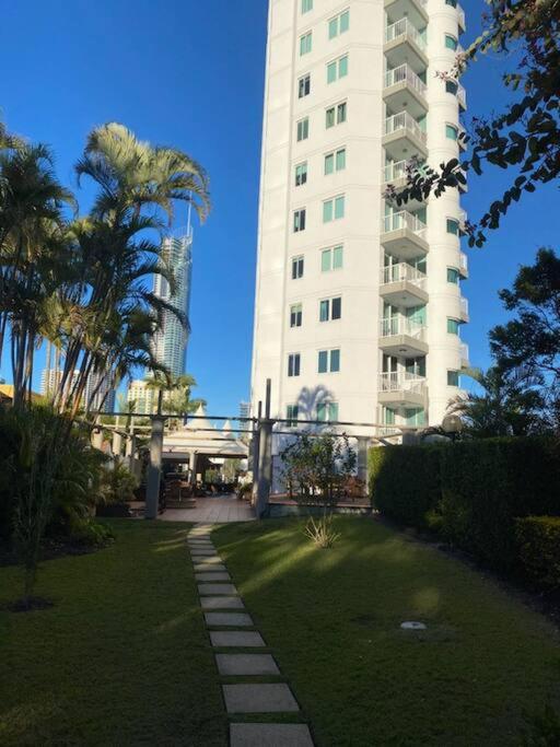 Surfers Paradise Penthouse & Rooftop with city views
