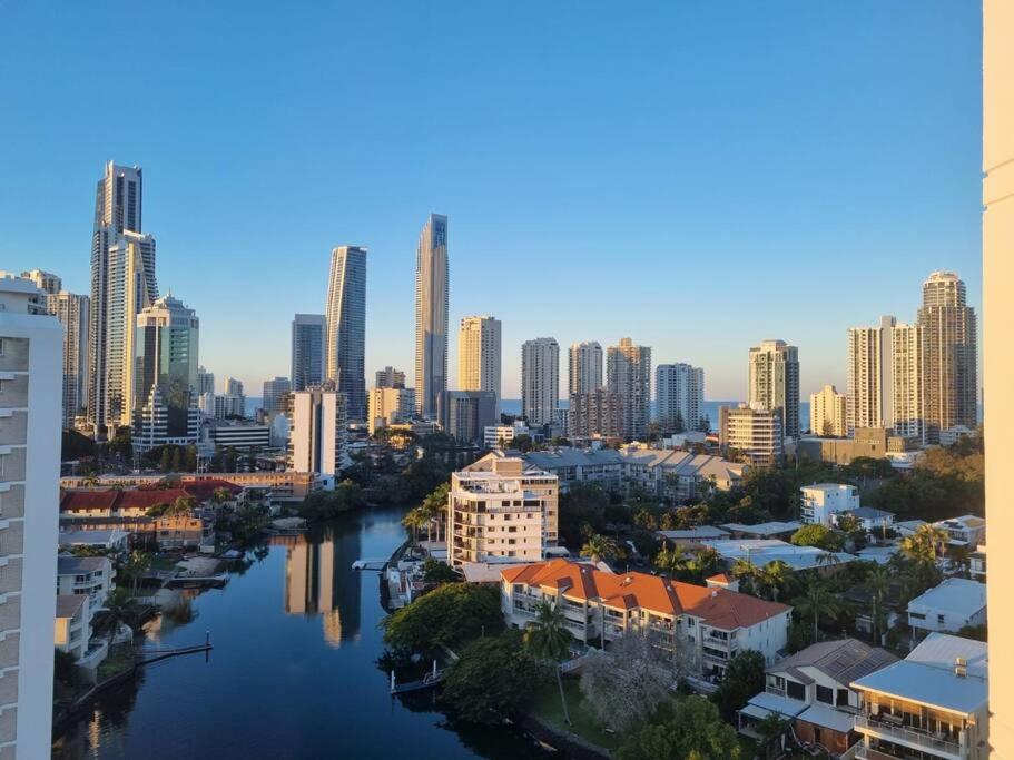 Surfers Paradise Penthouse & Rooftop with city views