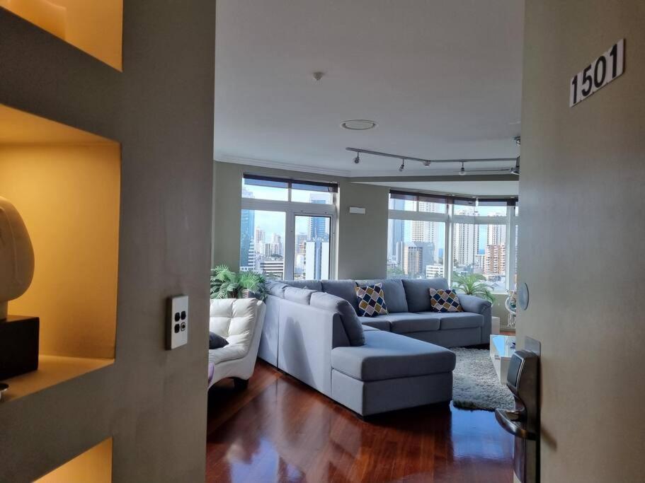 Surfers Paradise Penthouse & Rooftop with city views