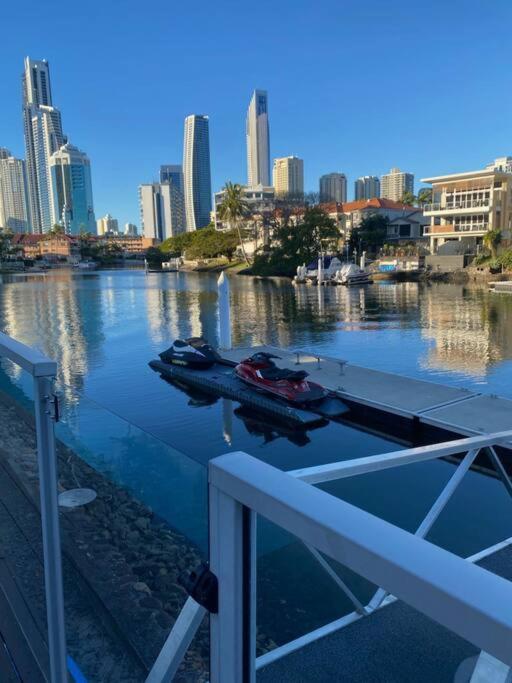 Surfers Paradise Penthouse & Rooftop with city views