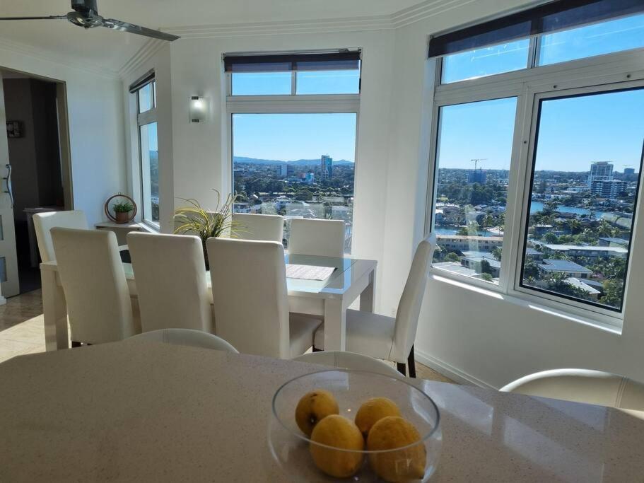 Surfers Paradise Penthouse & Rooftop with city views