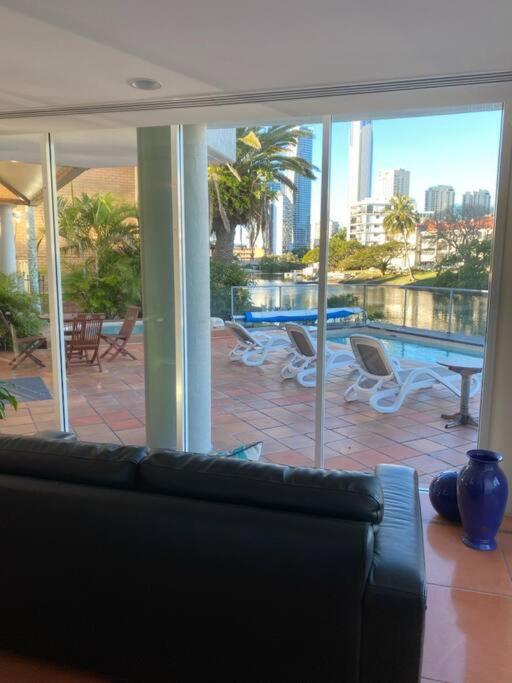 Surfers Paradise Penthouse & Rooftop with city views