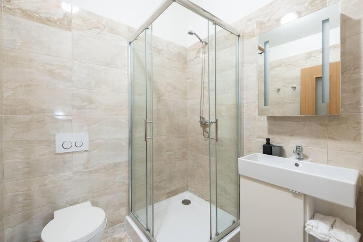 Elegant 4-Guest Retreat near Old Town