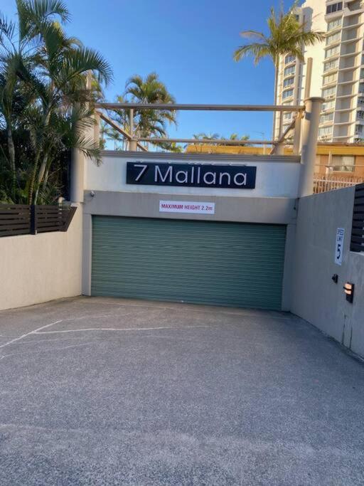 Surfers Paradise Penthouse & Rooftop with city views