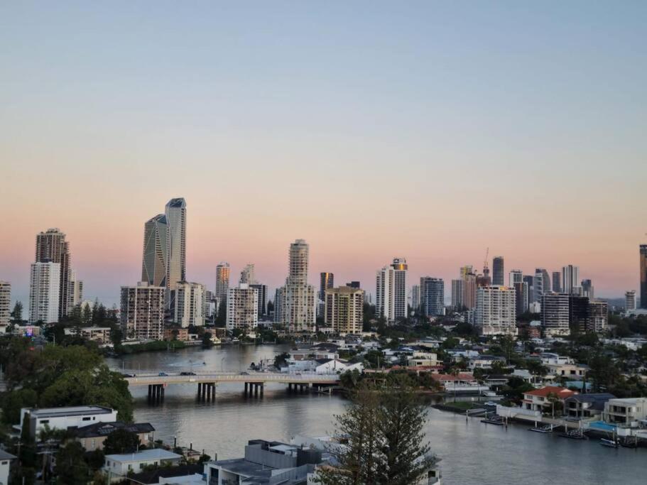Surfers Paradise Penthouse & Rooftop with city views