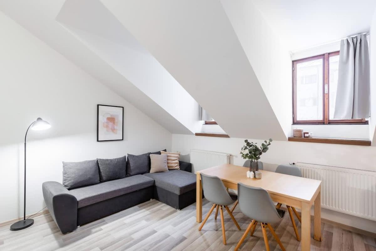 Elegant 4-Guest Retreat near Old Town