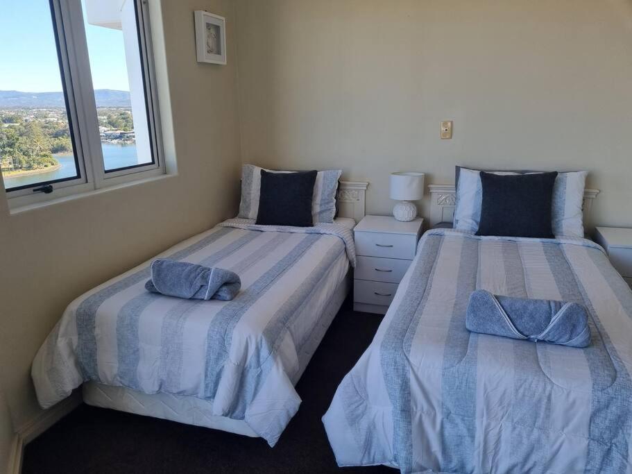 Surfers Paradise Penthouse & Rooftop with city views