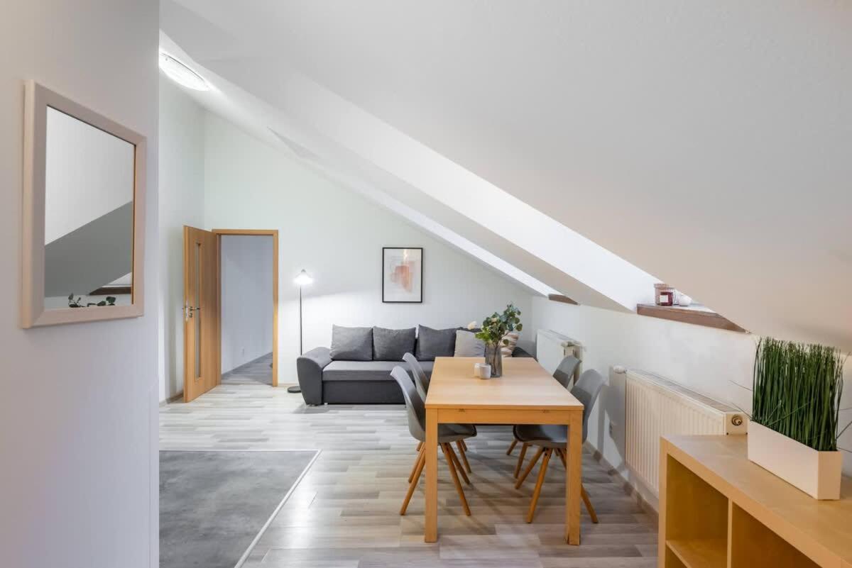 Elegant 4-Guest Retreat near Old Town