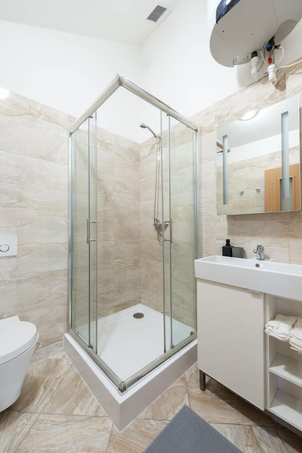 Elegant 4-Guest Retreat near Old Town