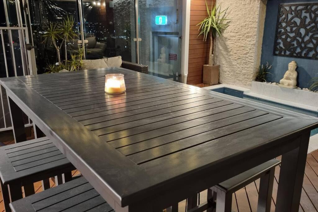 Surfers Paradise Penthouse & Rooftop with city views