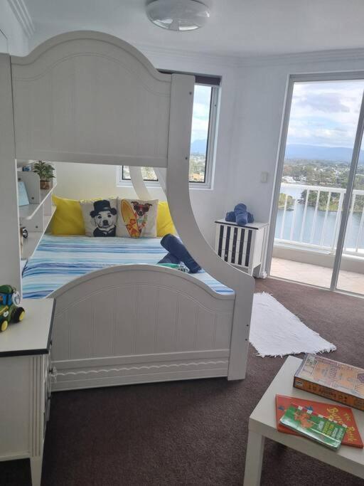 Surfers Paradise Penthouse & Rooftop with city views