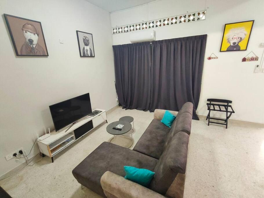 JB Town Centre Tasek Family Homestay 6 Bed 12 Ppl