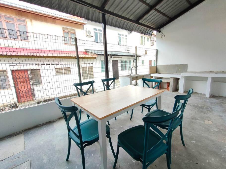 JB Town Centre Tasek Family Homestay 6 Bed 12 Ppl