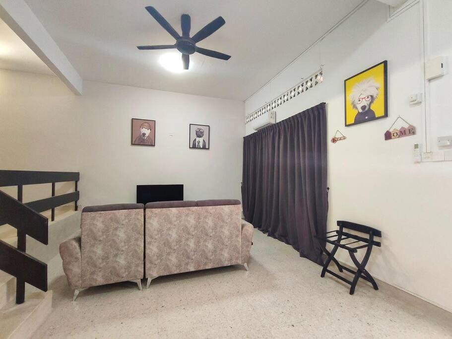 JB Town Centre Tasek Family Homestay 6 Bed 12 Ppl