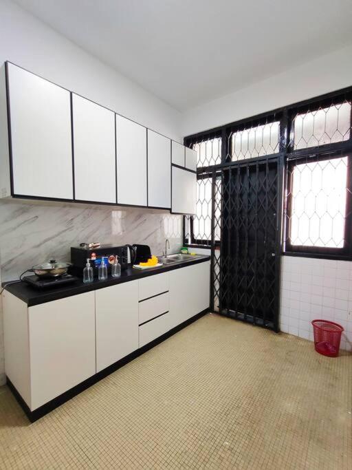 JB Town Centre Tasek Family Homestay 6 Bed 12 Ppl