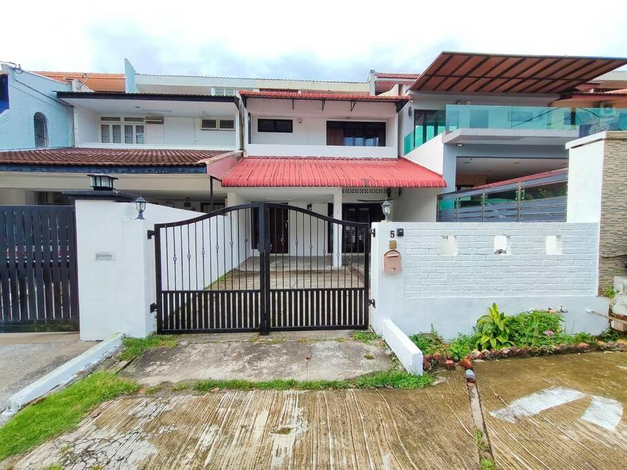 JB Town Centre Tasek Family Homestay 6 Bed 12 Ppl