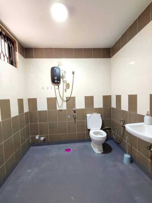 JB Town Centre Tasek Family Homestay 6 Bed 12 Ppl