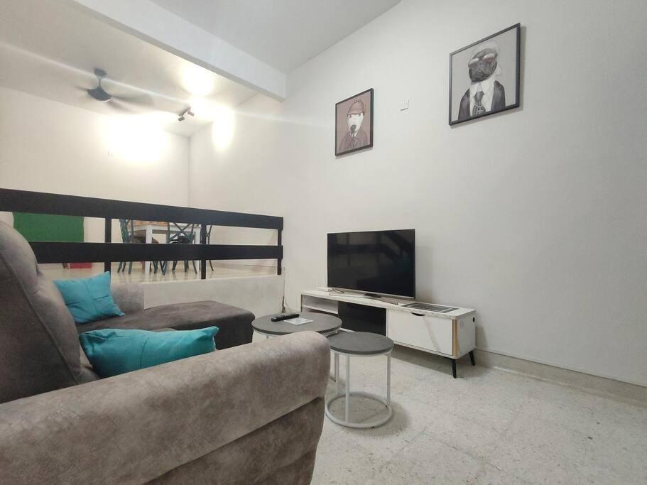 JB Town Centre Tasek Family Homestay 6 Bed 12 Ppl