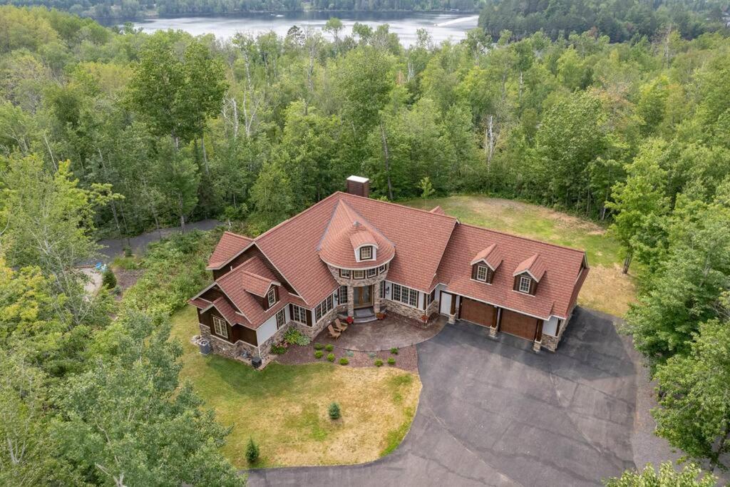 Luxury Lodge Near Giants Ridge view 3