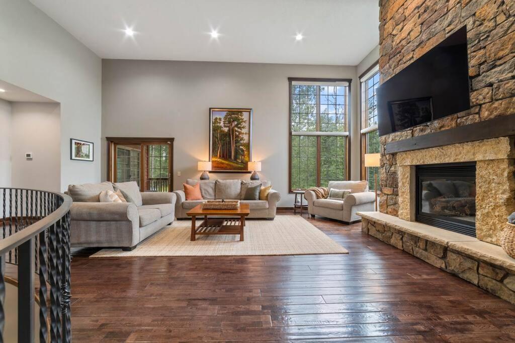Luxury Lodge Near Giants Ridge view 4