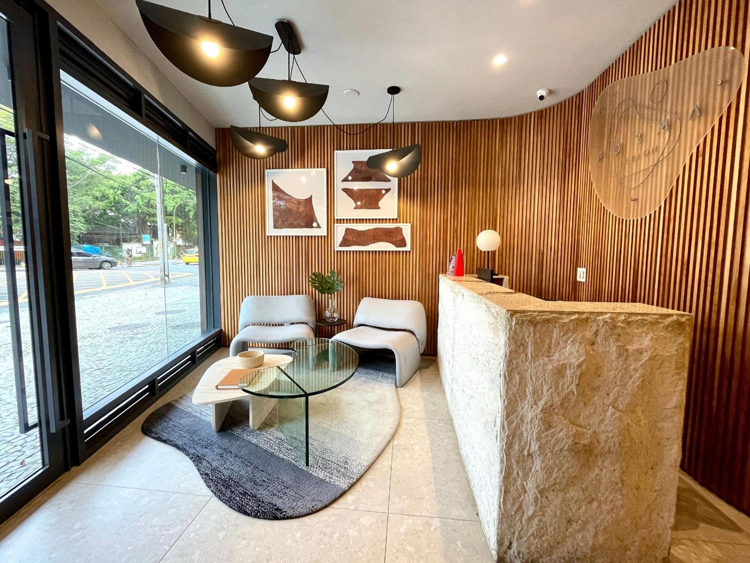 Leblon Studio - New, with pool and gym.