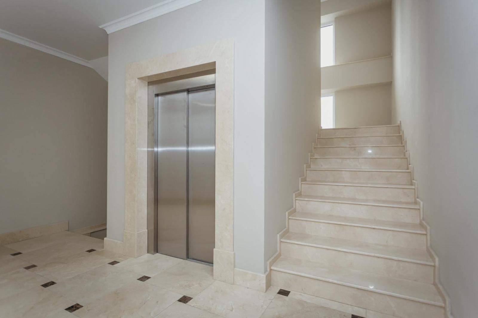 OLD TOWN Residence Columna