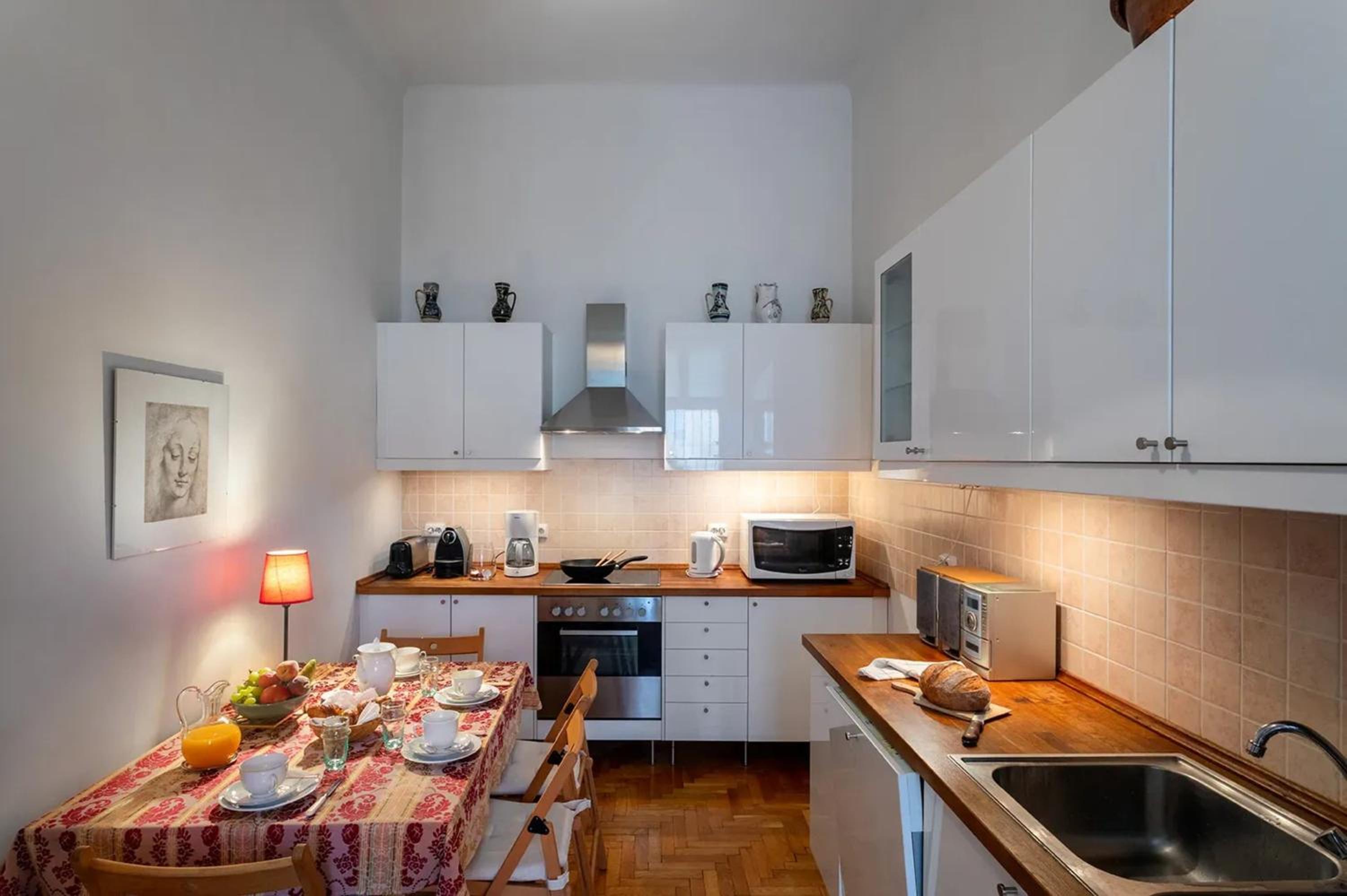 Spacious apartment in Budapest city centre with fireplace