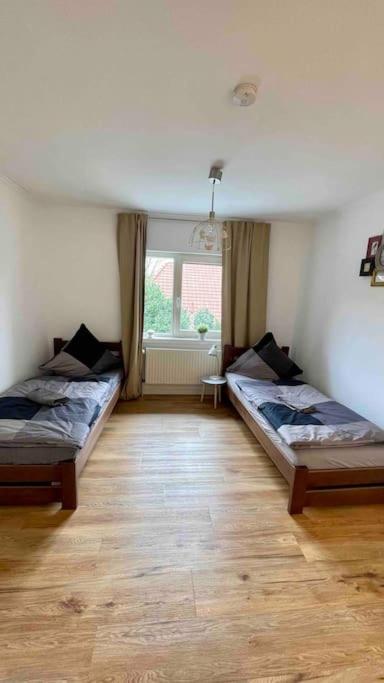 Spacious 4-bedroom house with terrace, 5 minutes from the lake