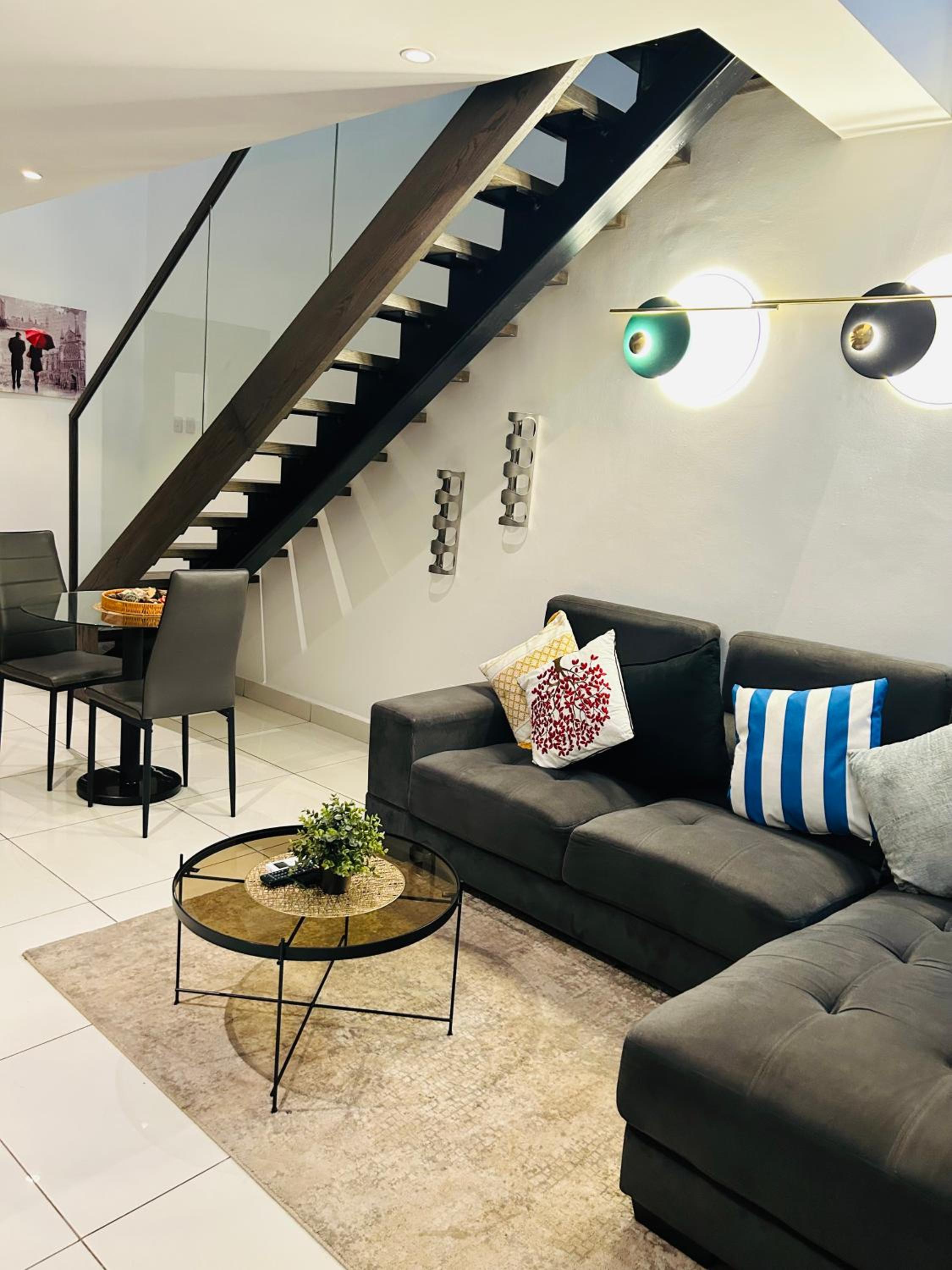 Cozy Abode by Embassy Gardens