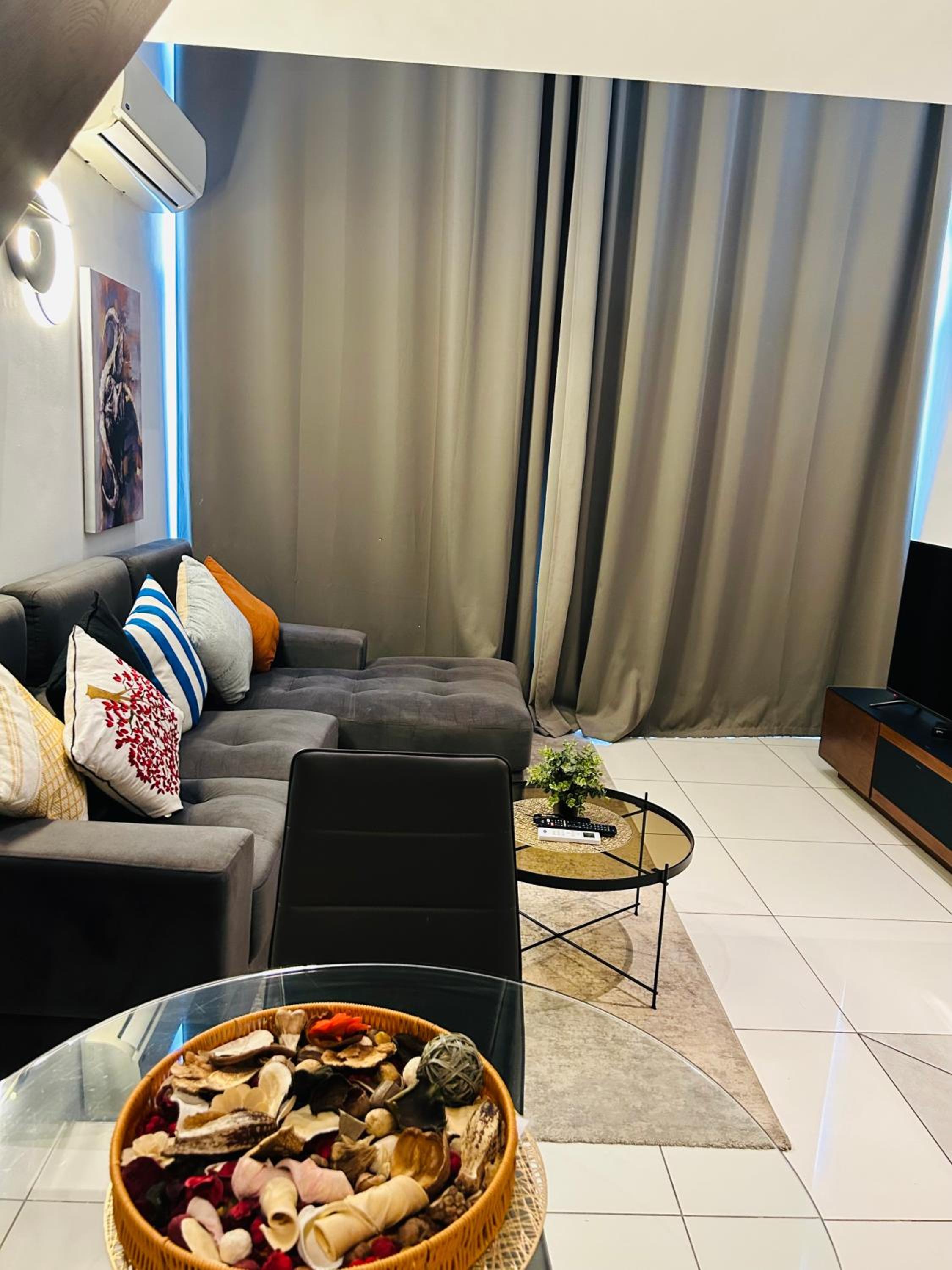 Cozy Abode by Embassy Gardens