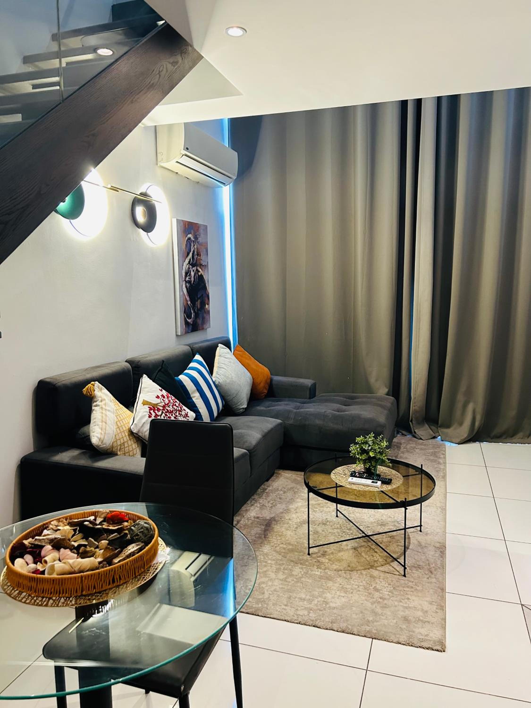 Cozy Abode by Embassy Gardens